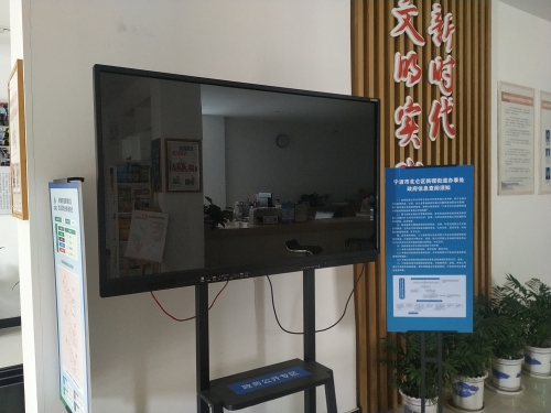 高塘社區政務公開專區位于服務大廳.jpg